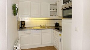 Apartment | Private kitchen - Wohnen am Südstrand 2 - 301121 (Wyk auf Foehr)