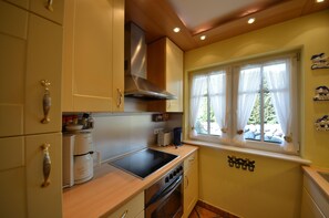 Ferienhaus (Reethaus 29b "Fischerhaus") | Eigene Küche | Hochstuhl