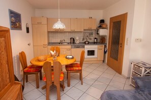 Apartment | Eigene Küche | Kühlschrank, Mikrowelle, Herdplatte, Geschirrspüler