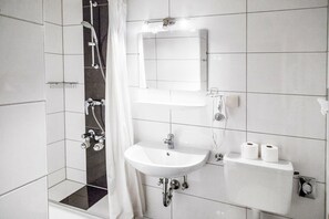 Apartment (Haus Vier Jahreszeiten am See - Wohnu) | Badezimmer