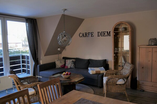 Apartment (Carpe Diem) | Wohnzimmer | Fernseher