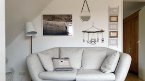 Apartment | Living room | TV - Schoenhier-timmendorf (Timmendorfer Strand)
