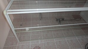 Apartemen (50 Meter bis zum Strand: Pension Delf) | Kamar mandi