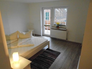 House | Living room | TV, fireplace, DVD player