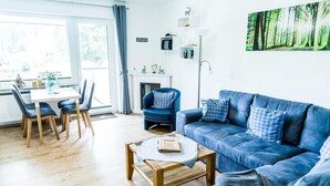 Leilighet | Oppholdsrom | TV og peis
