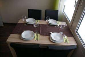 Apartment (Fehmarn Sonne Meer) | Eigene Küche | Kühlschrank, Hochstuhl