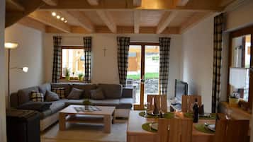 House | Living room | TV, fireplace