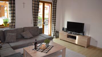 House | Living room | TV, fireplace