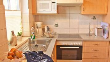 Apartment (Ferienhaus Bisdorf - Mohn) | Private kitchen | Fridge, highchair