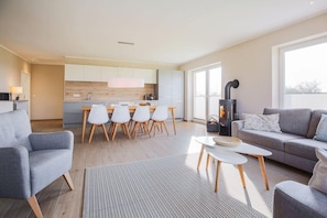 Ferienhaus | Wohnzimmer | Fernseher, Kamin, DVD-Player