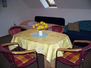 Apartment (Gemütliche Fewo am Feldrain auf NW R) | Living room | TV