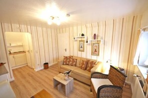 Apartemen | Ruang keluarga | TV