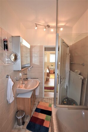 Ferienhaus (Haus Gabriele) | Badezimmer