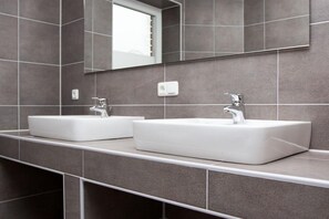 House | Bathroom - Ferienhaus in Altharlingersiel für 6 Personen mit Kleinkind 50020 (Neuharlingersiel)