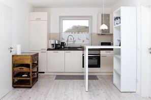 Ferienhaus | Eigene Küche | Kühlschrank, Mikrowelle, Herdplatte, Geschirrspüler