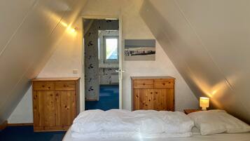 3 bedrooms, bed sheets