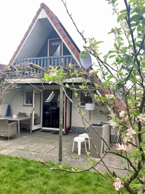 Bungalow, 3 habitaciones, patio, vista al jardín | Exterior