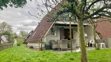 Bungalow, 3 Bedrooms, Patio, Garden View | Outdoor dining