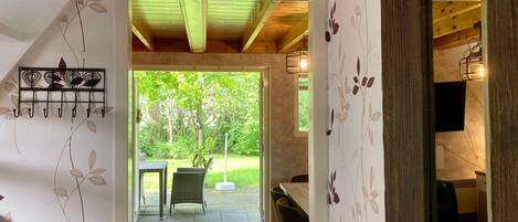 Bungalow, 3 Bedrooms, Patio, Garden View | Interior