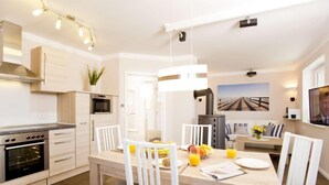 Casa | Cucina privata | Macchina per tè/caffè, frigorifero, microonde, piano cottura