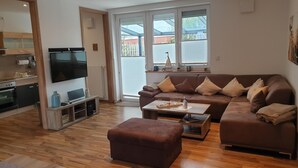 House | Living room | TV, DVD player - Wattwurm (Dornum)