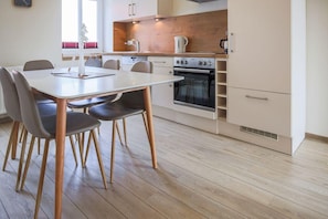 Apartment | Eigene Küche | Kühlschrank, Mikrowelle, Herdplatte, Geschirrspüler
