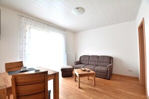 Apartment ("Gästehaus Flandern" 1) | Living room - "gästehaus Flandern" 1 (Borkum)