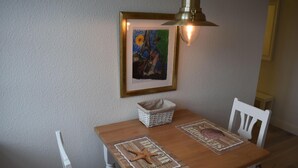 Apartment | Private kitchen | Coffee/tea maker, fridge, microwave, stovetop - Ferienwohnung Clarissa (Sylt)