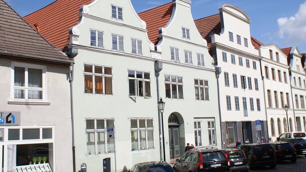Unclassified image, 1 of 2, button - Kajüte in der Altstadt - 281 (Wismar)