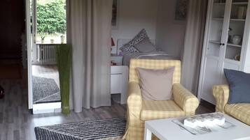 Apartemen (Schwarzwaldhut) | Ruang keluarga | TV