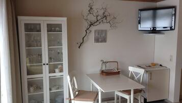 Apartment (Schwarzwaldhut) | Private kitchen | Fridge