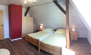 Ferienhaus (Altes Landhaus - Ferienwohnung Schles) | 2 Schlafzimmer