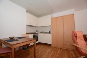 Apartment ("Gästehaus Flandern" 2) | Eigene Küche | Kühlschrank, Geschirrspüler