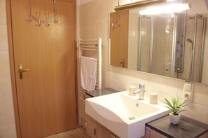 Apartment | Badezimmer