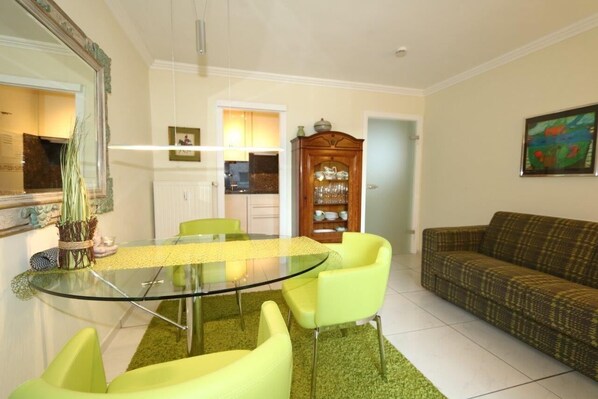 Apartment | Living room | TV