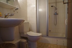 Apartment | Bathroom