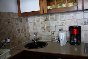 Apartment | Eigene Küche | Kühlschrank, Herdplatte, Geschirrspüler