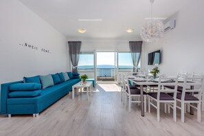 Villa | Wohnzimmer | Fernseher