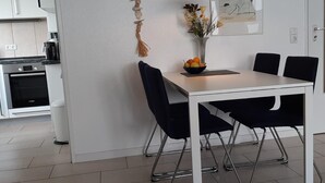 Căn hộ | Bếp riêng | Dụng cụ pha cà phê/trà, tủ lạnh, lò vi sóng, bếp nấu 