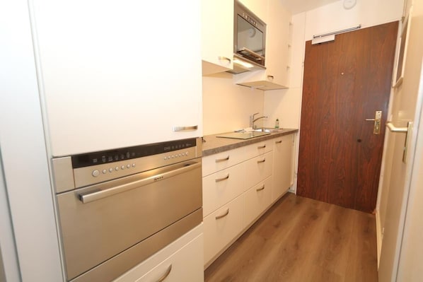 Apartment | Eigene Küche | Kühlschrank, Mikrowelle, Herdplatte, Geschirrspüler