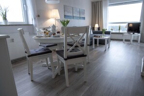 Appartement | Privékeuken | Een koelkast, een kookplaat, een koffiezetapparaat/waterkoker