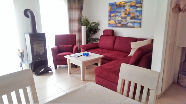 TV, fireplace - Haus Annette (Glowe)