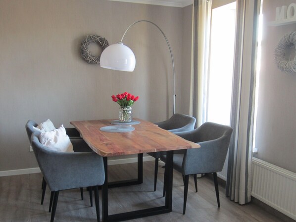 Apartment (Ferienwohnung Kiefhuk) | Eigene Küche | Kühlschrank, Hochstuhl