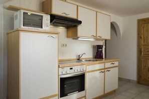 Apartment | Eigene Küche | Kühlschrank, Mikrowelle, Herdplatte, Wasserkocher mit Kaffee-/Teezubehör