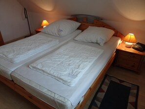 Apartment | 2 bedrooms, cots/infant beds, free WiFi