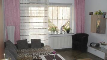 Apartment | Ruang tamu | TV