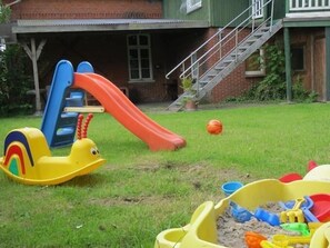 Apartment | Children’s area - Kinderfreundliche Ferienwohnung Sonnenhut im Nordseebad Burhave - Butjadingen / 2 Schlafzimmer (Butjadingen)