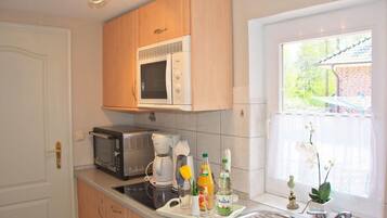 Apartment (Ferienhaus Bisdorf - Sonnenblume) | Eigene Küche | Kühlschrank, Hochstuhl