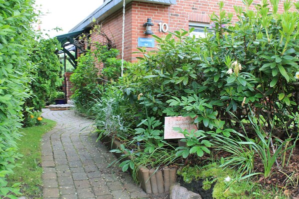 المنطقة المحيطة بالمنشأة