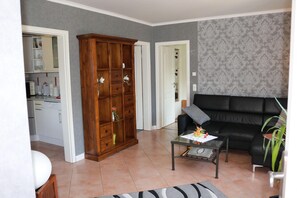 Ferienhaus (Ferienwohnung "Abendröte") | Wohnzimmer | Fernseher